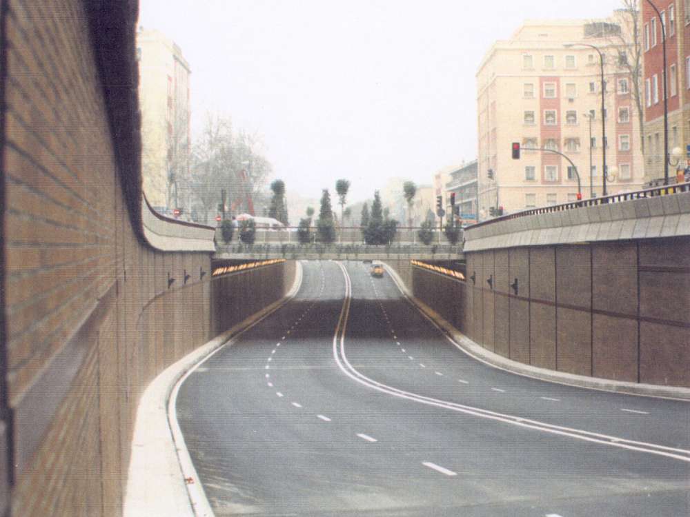 Aparc. y paso inferior de Corazón de María