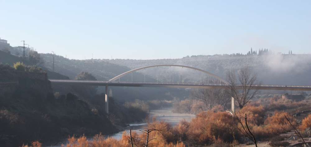 Puente sobre el río Guadalquivir