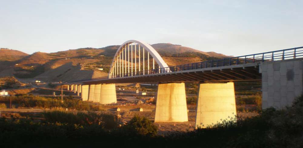 Puente sobre el río Guadalfeo en la autopista A7