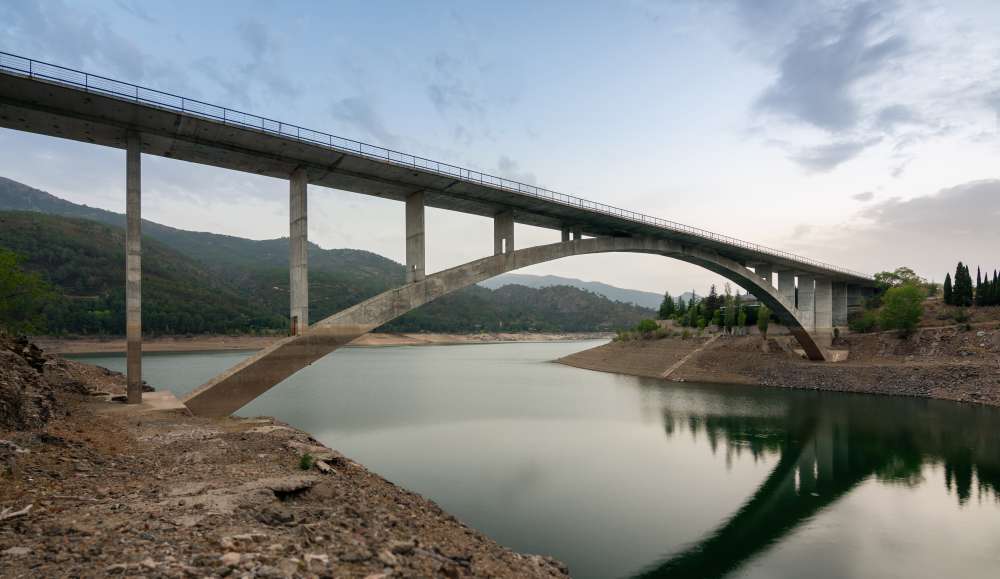 Puente sobre el Embalse del Burguillo