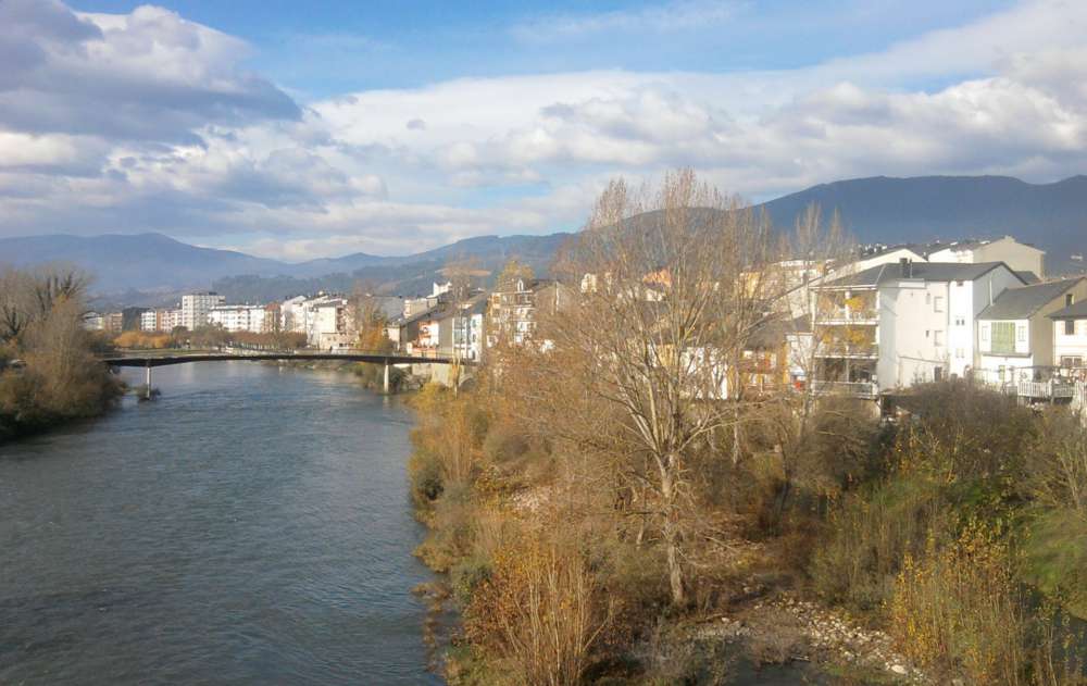 Pasarela peatonal sobre el Río Sil entre O Barco y Viloira