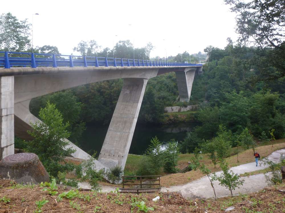 Puente sobre el Río Lérez