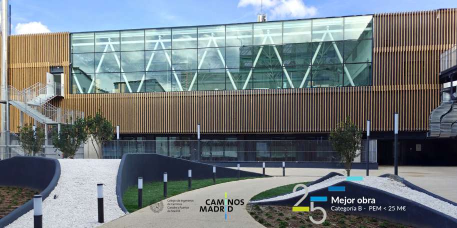 final fly portada con premio_10930.jpg