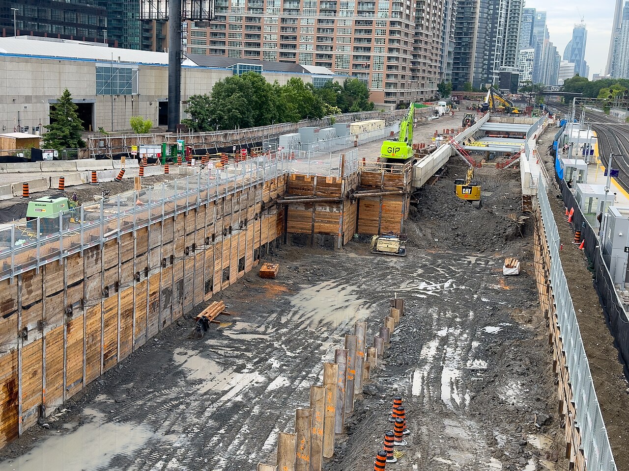 Ontario_Line_Construction_at_Exhibition_station,_June_18_2025_(02)_10969.jpg